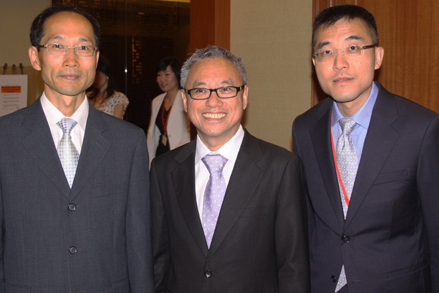 Ambassador Michael Tay; Dr. WJ Lee; Mr. Andrew Tan, CEO, National Environment Agency