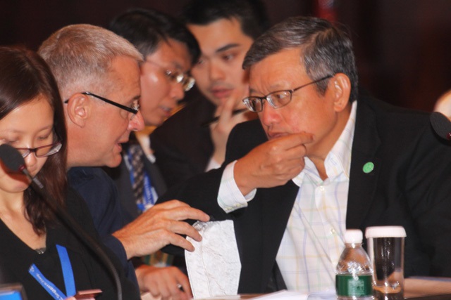 Informal dialogue between Australian and Singaporean officials